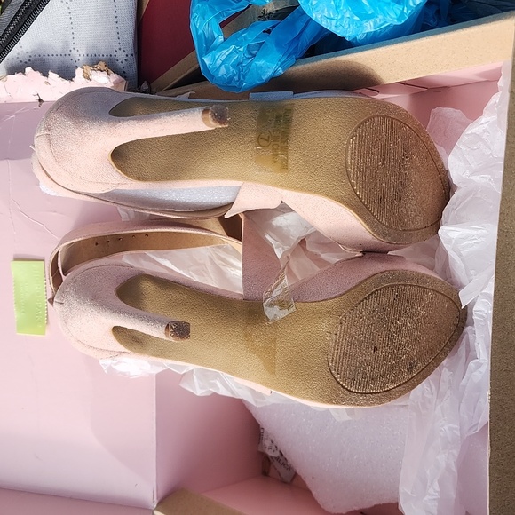 Heels - Picture 2 of 4